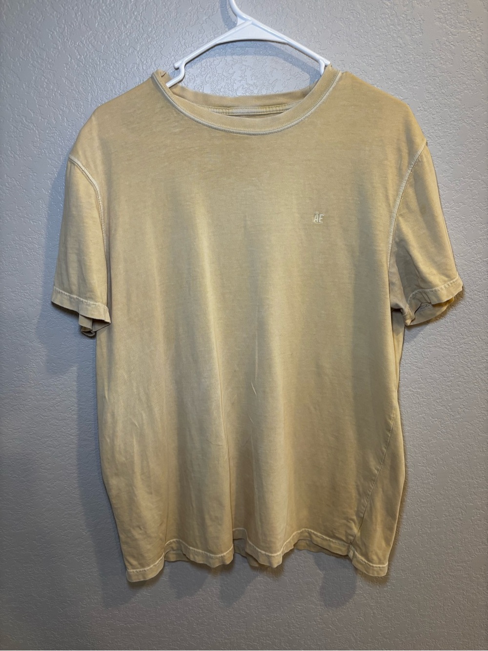 American Eagle Outfitters Pale Yellow Short Sleeve Crewneck Tee